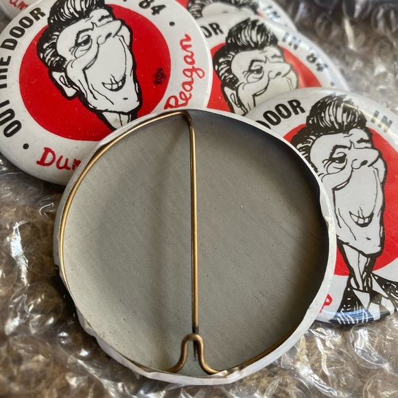 Vintage Reagan Protest Buttons 1984 "Out The Door In 84 Dump Reagan"2 1/4" Union - Picture 3 of 4